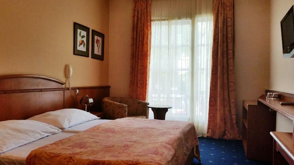 Kavalir Hotel Praha Bagian luar foto