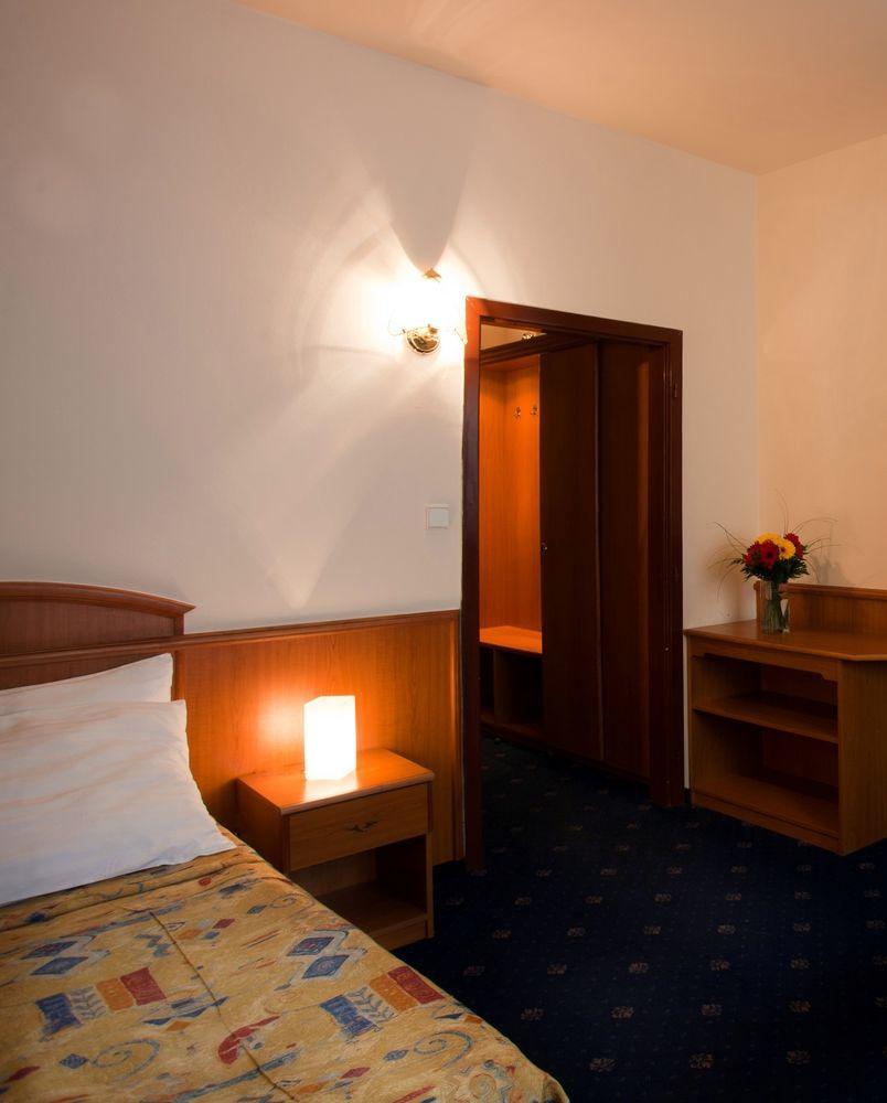 Kavalir Hotel Praha Bagian luar foto