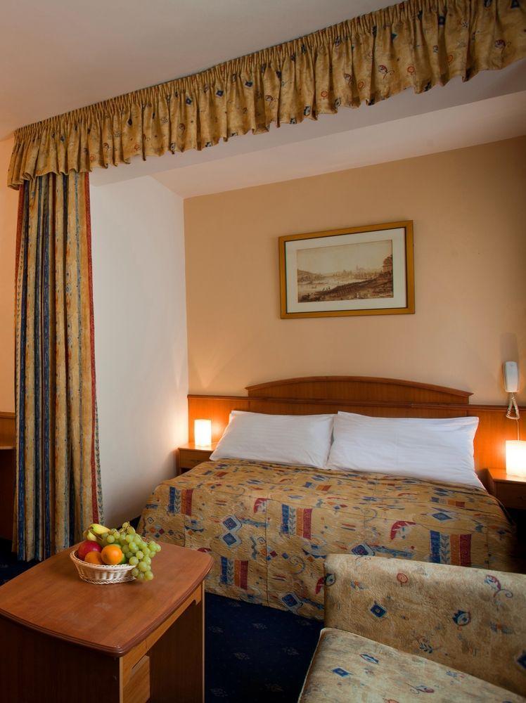 Kavalir Hotel Praha Bagian luar foto