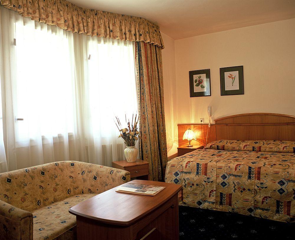 Kavalir Hotel Praha Bagian luar foto