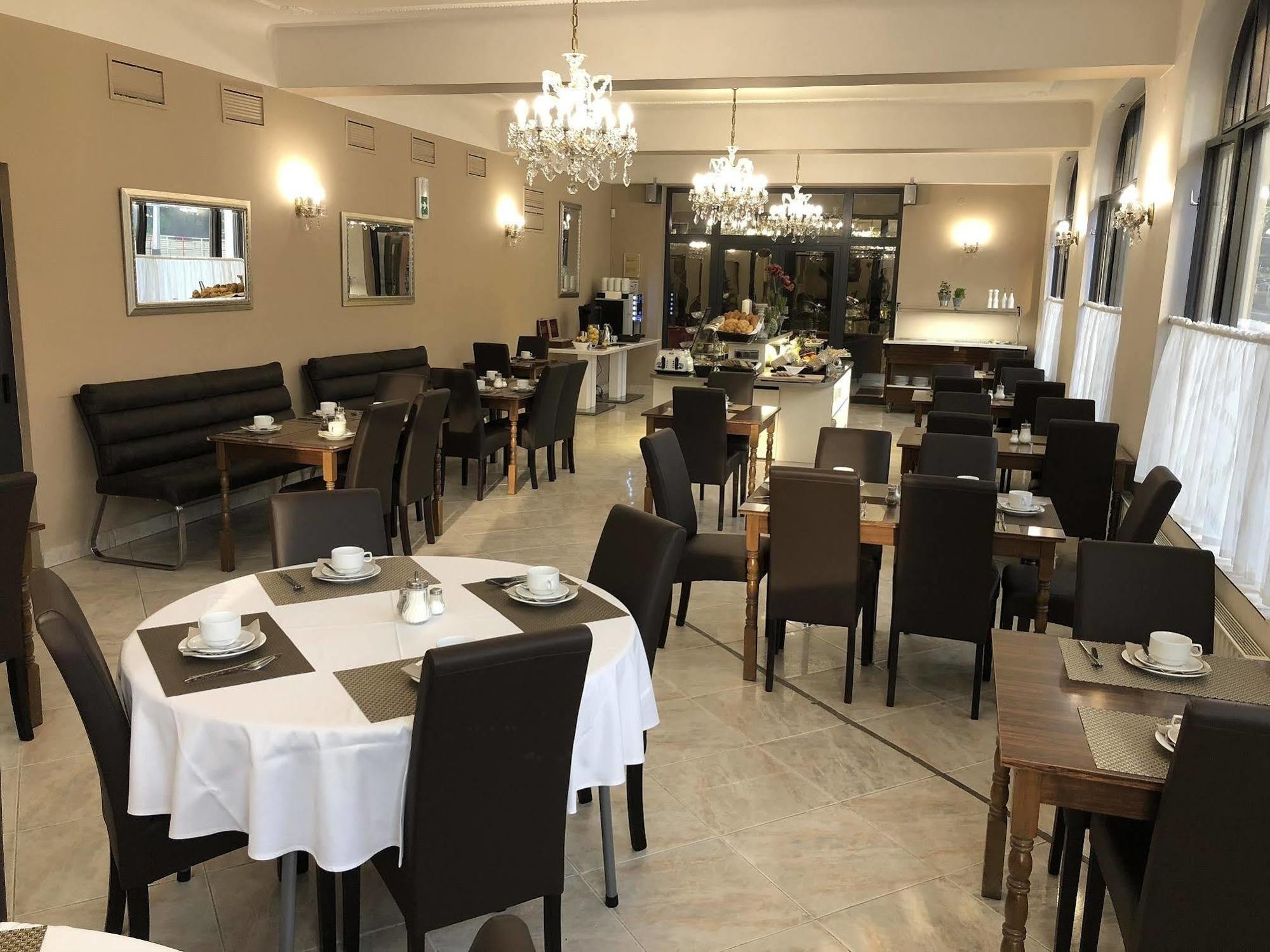 Kavalir Hotel Praha Bagian luar foto