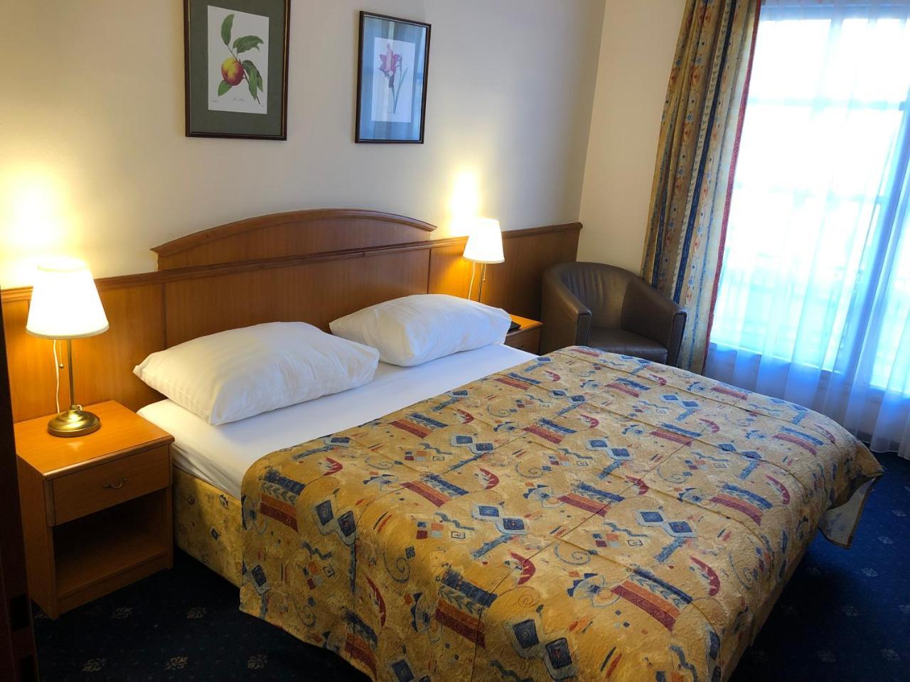 Kavalir Hotel Praha Bagian luar foto