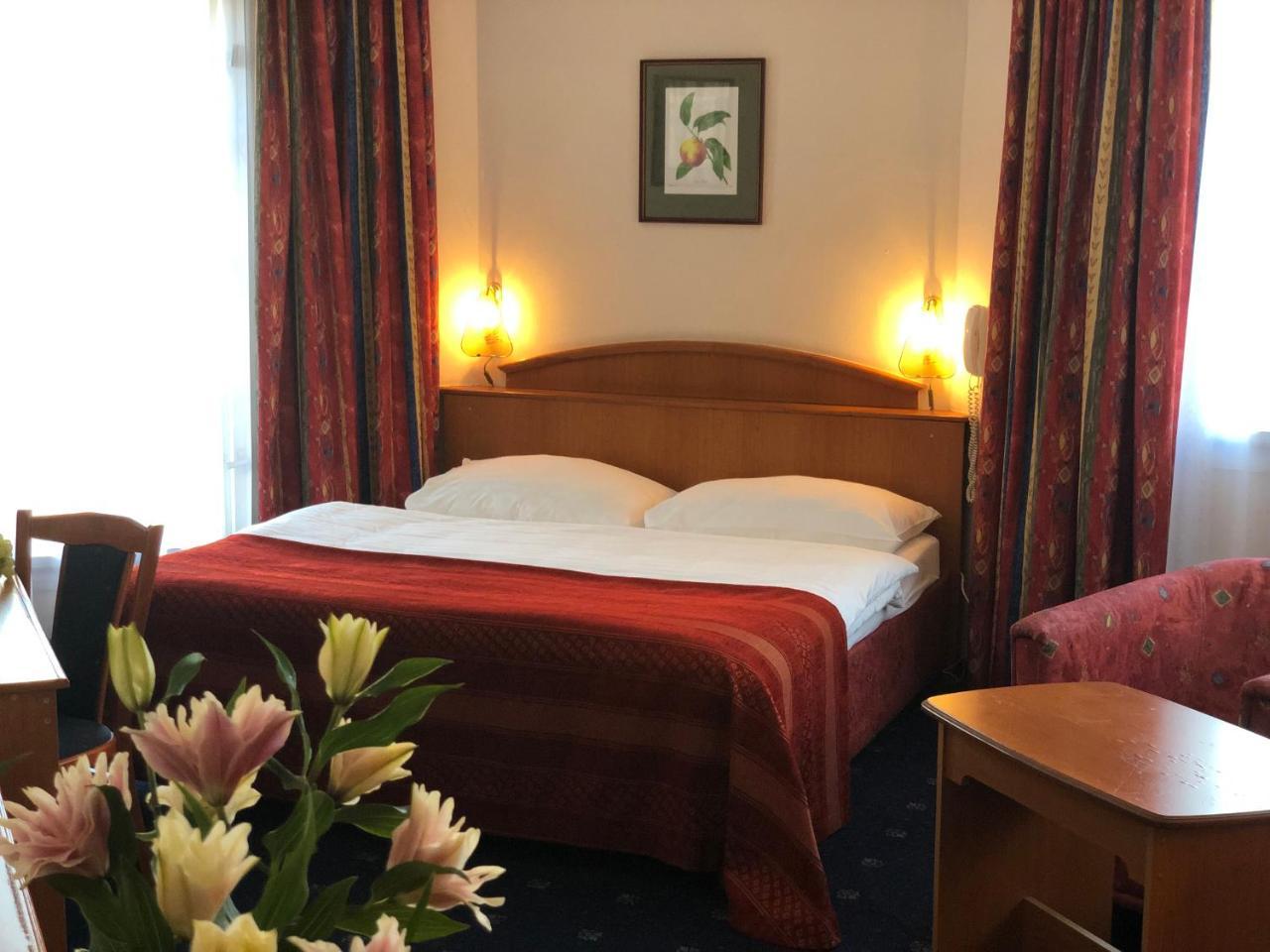 Kavalir Hotel Praha Bagian luar foto