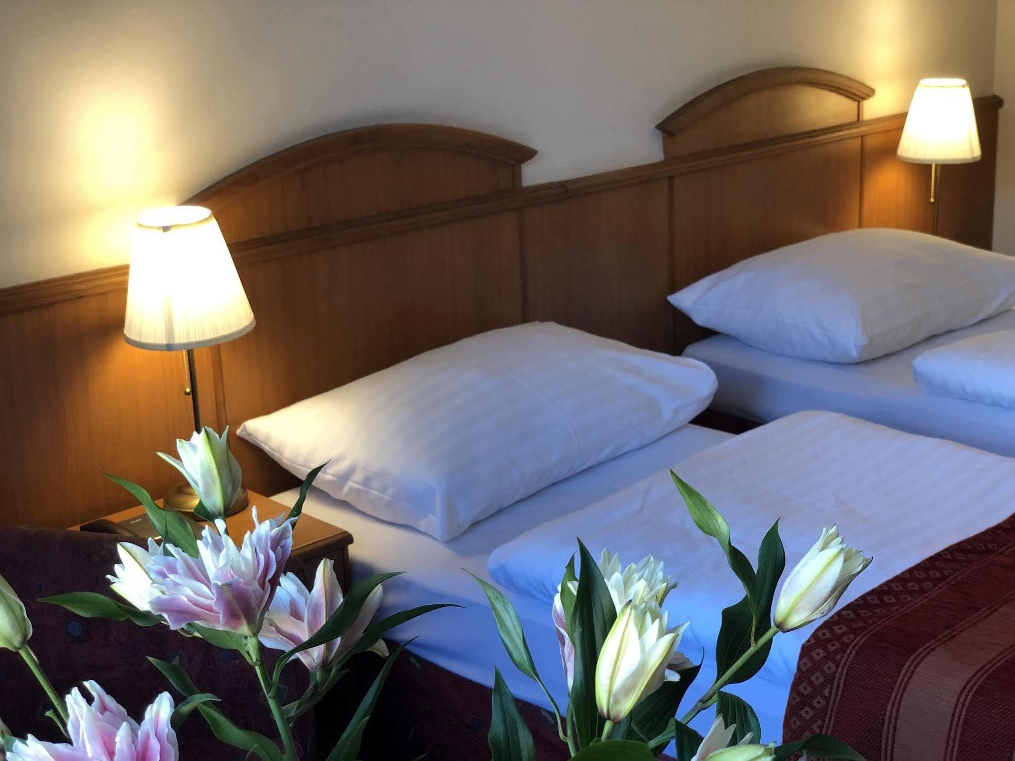 Kavalir Hotel Praha Bagian luar foto