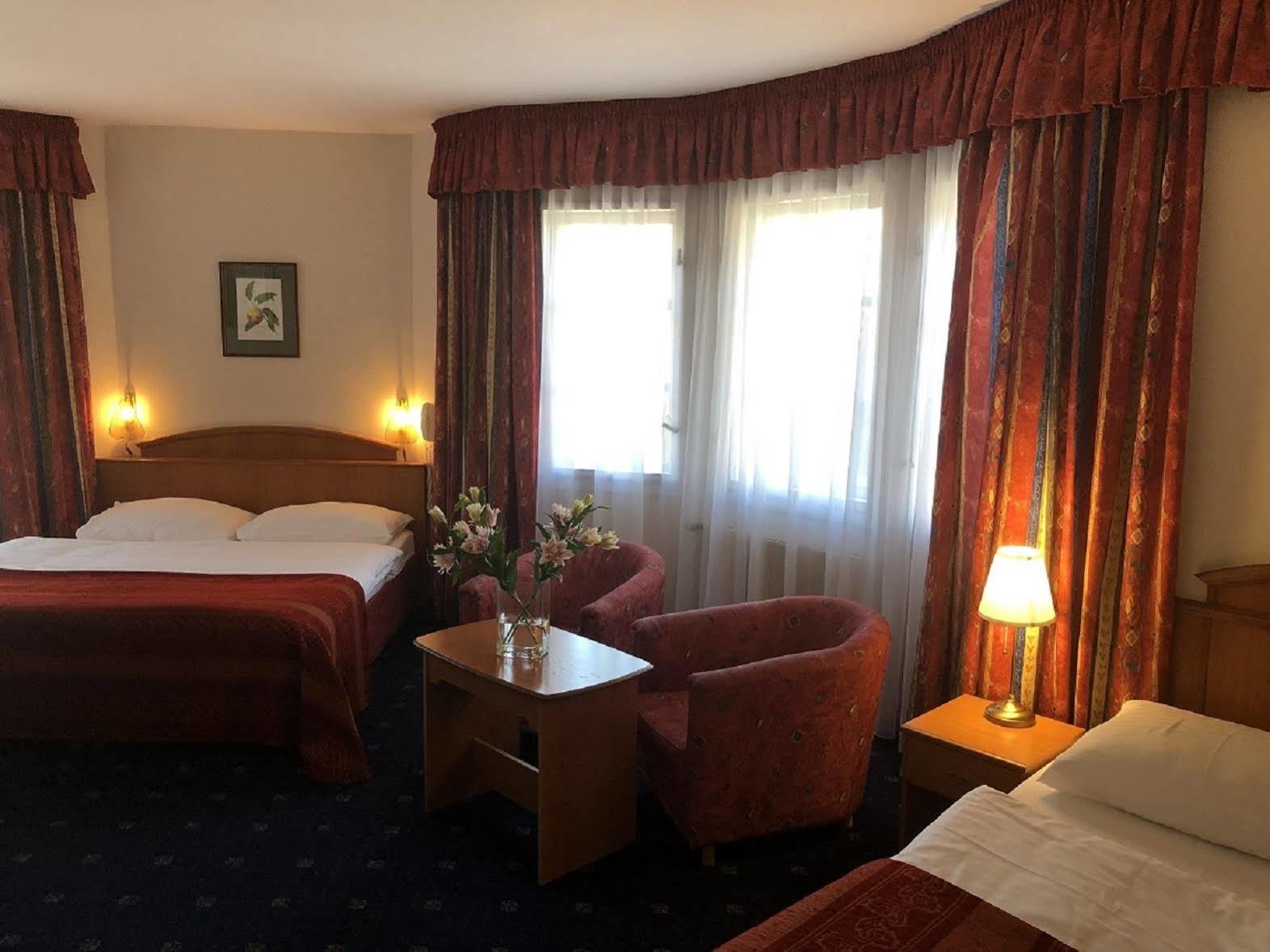 Kavalir Hotel Praha Bagian luar foto