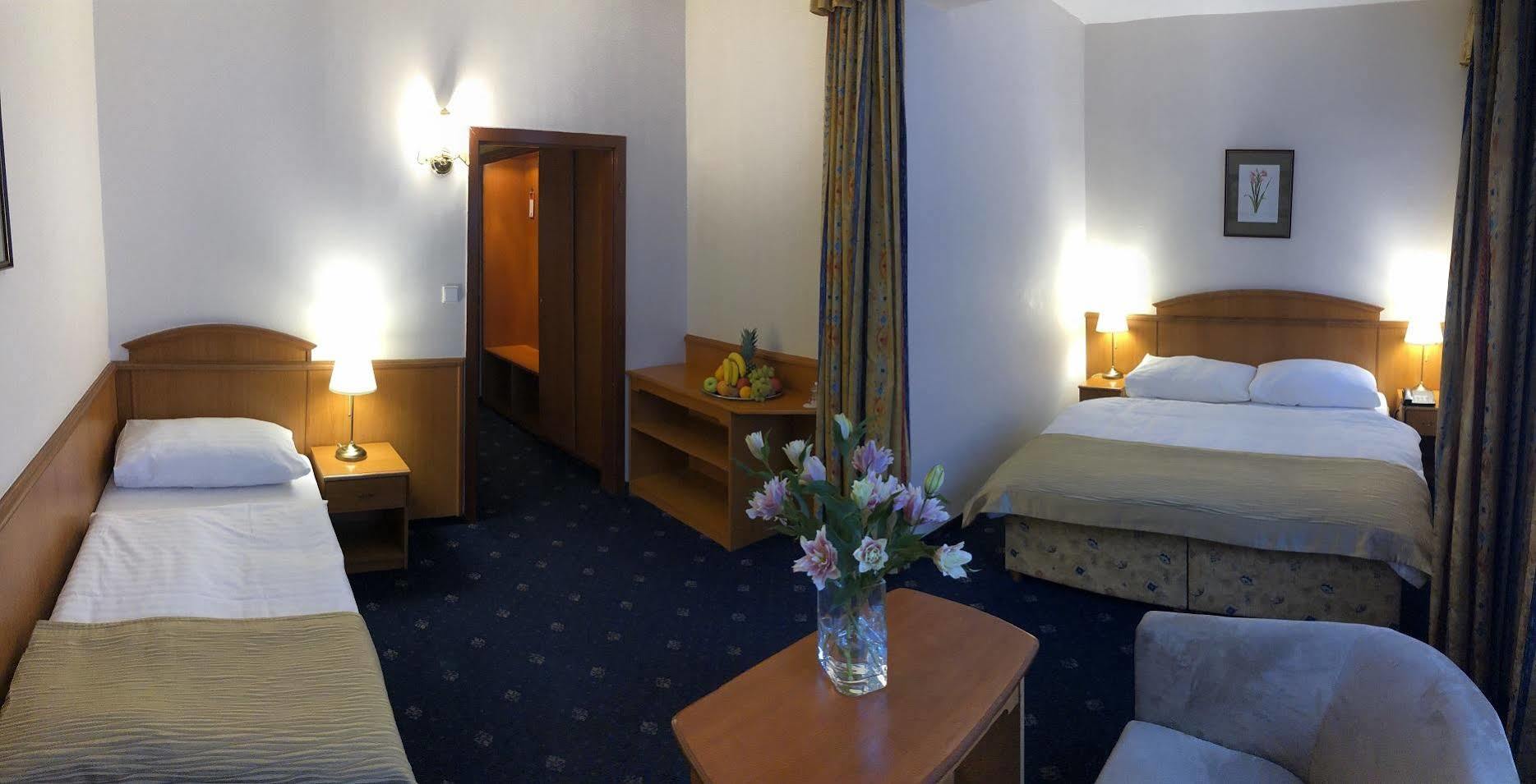 Kavalir Hotel Praha Bagian luar foto