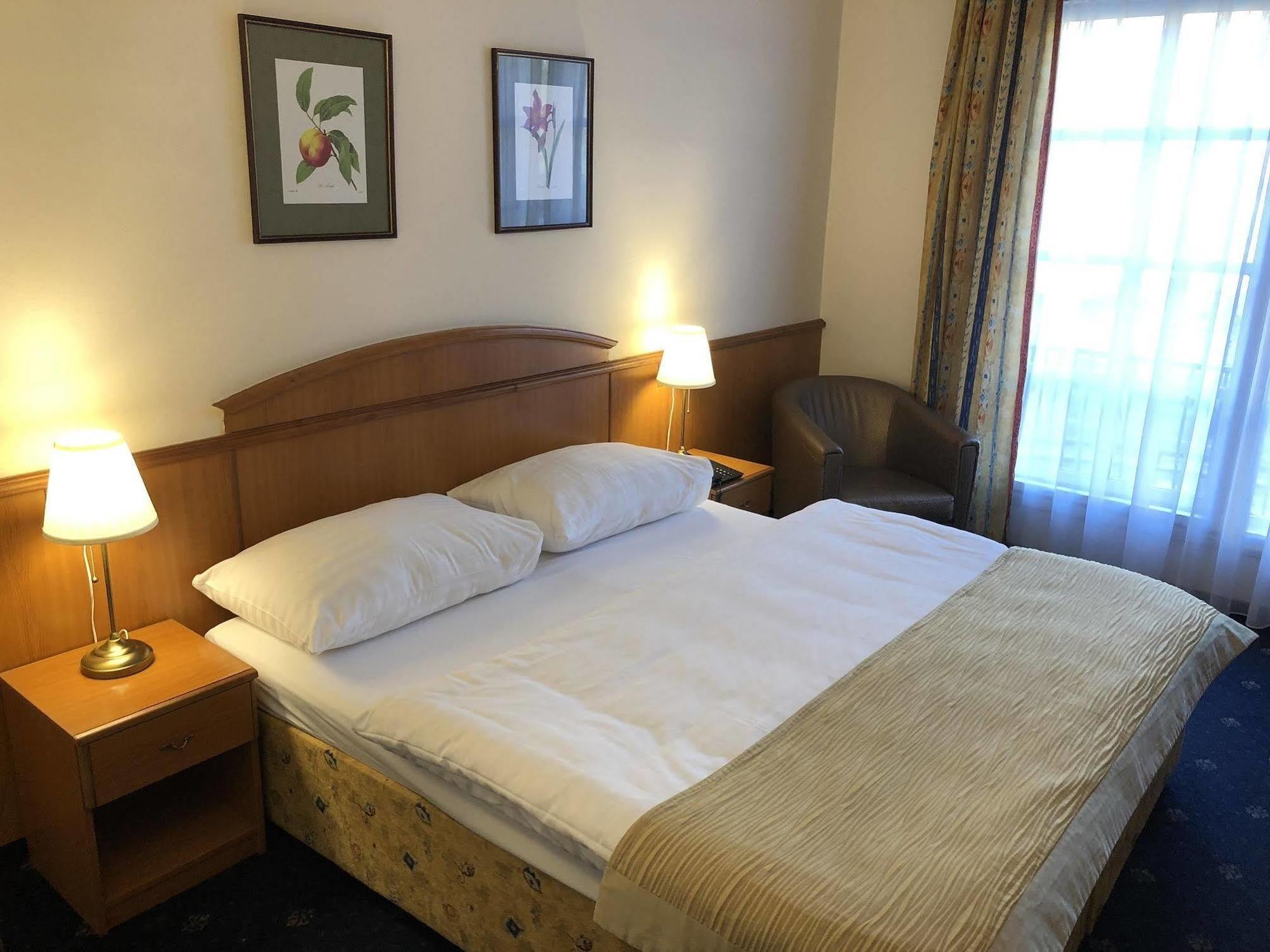 Kavalir Hotel Praha Bagian luar foto